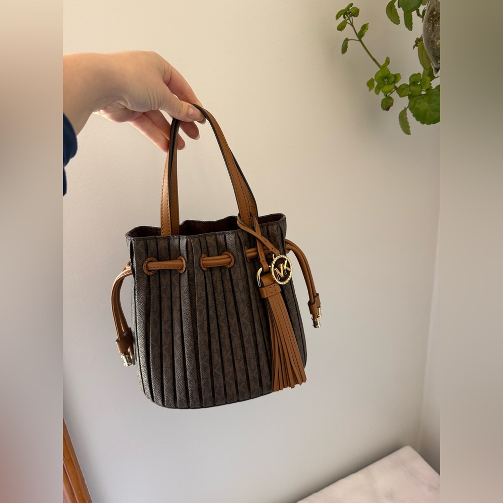 Michael Kors Willa Extra-Small Pleated Logo Tote Bag - Picture 4 of 12